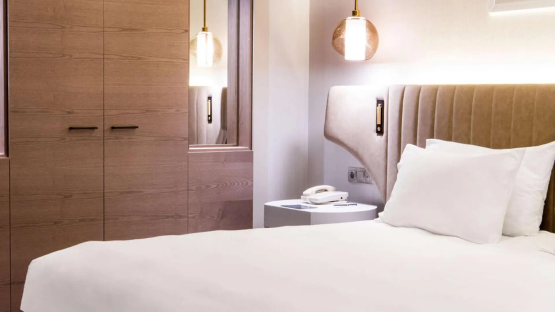 ****  מלון Hilton Diagonal Mar ברצלונה ספרד